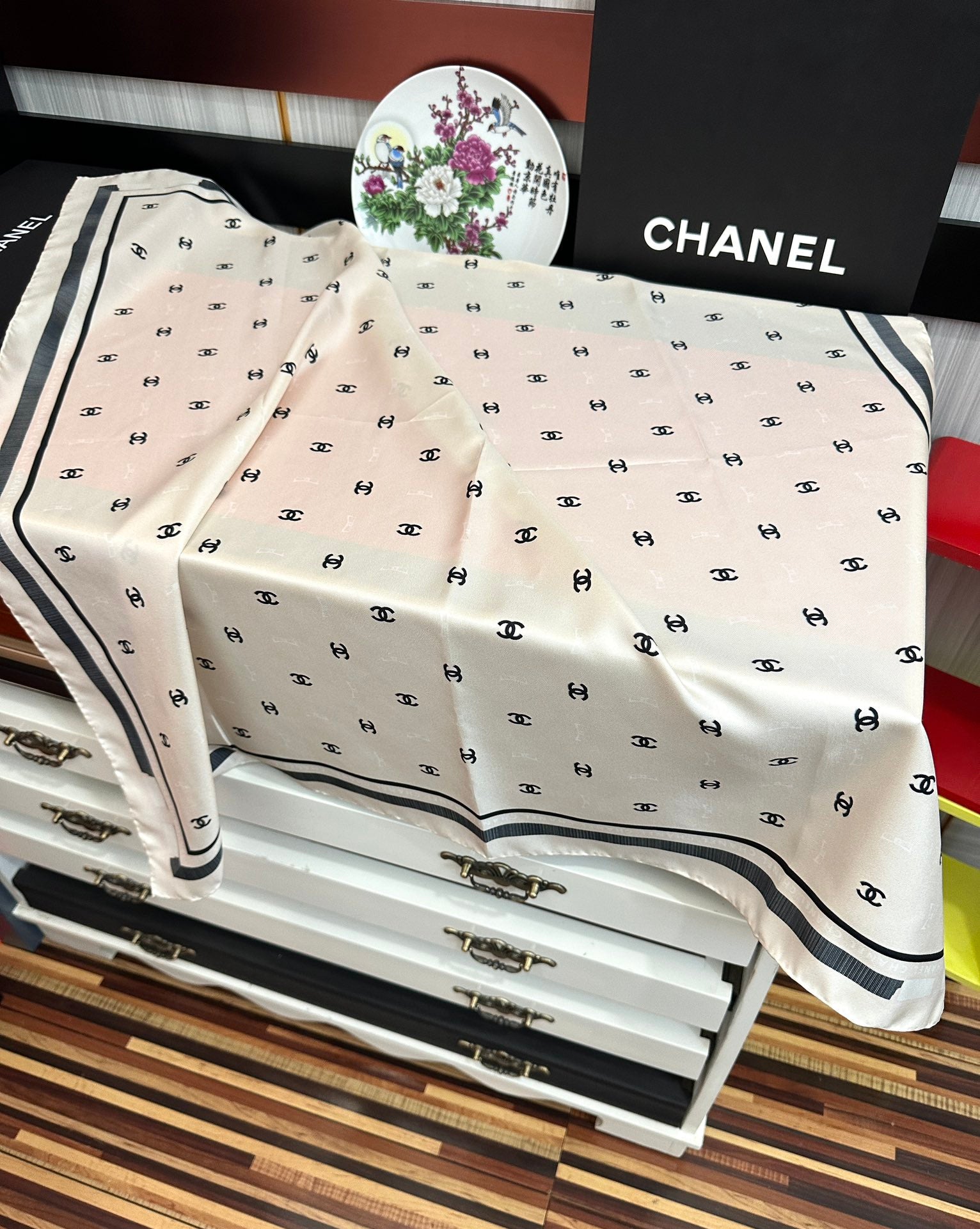 CHANEL 25S SCARF 90 IN SILK 730538