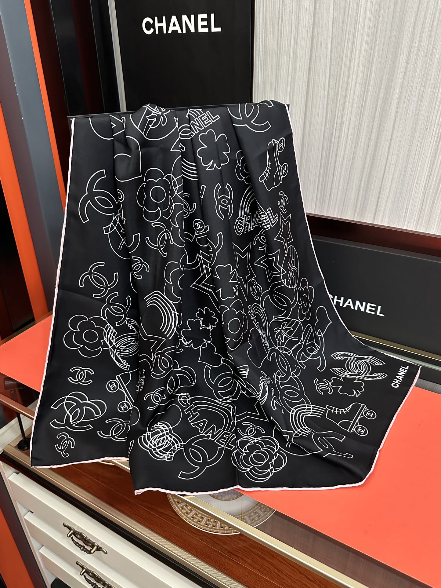 CHANEL 25S SCARF 90 IN SILK 738436