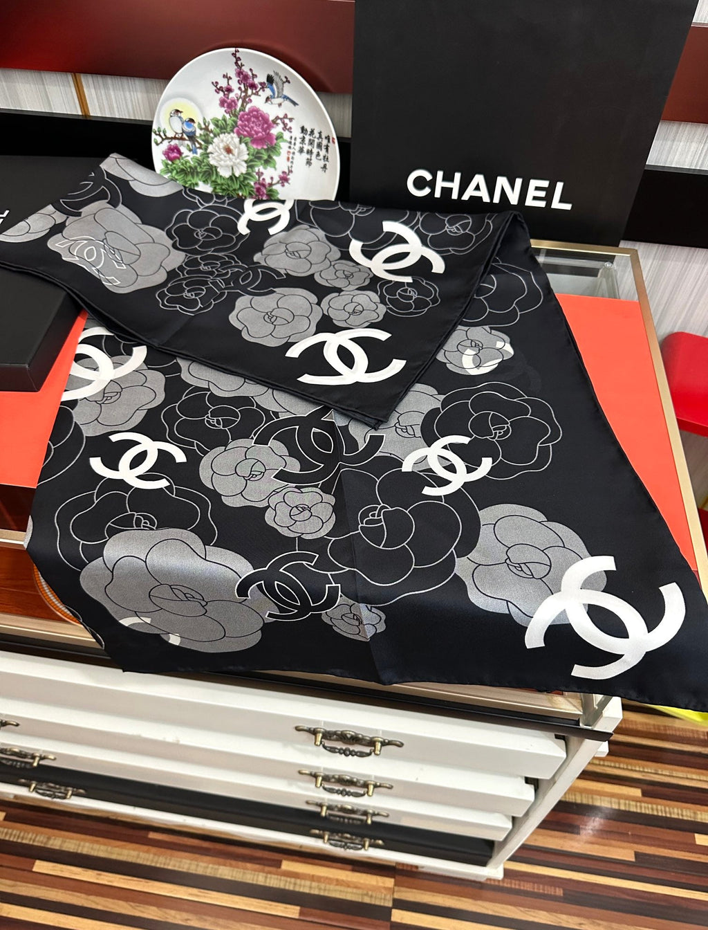 CHANEL 25S SCARF 90 IN SILK 738464