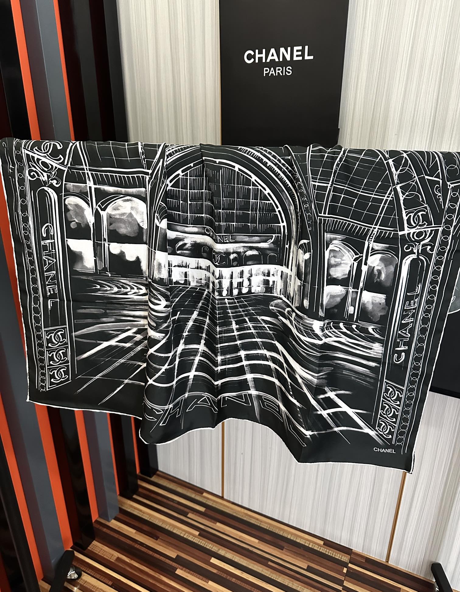 CHANEL 25S SCARF 90 IN SILK 002