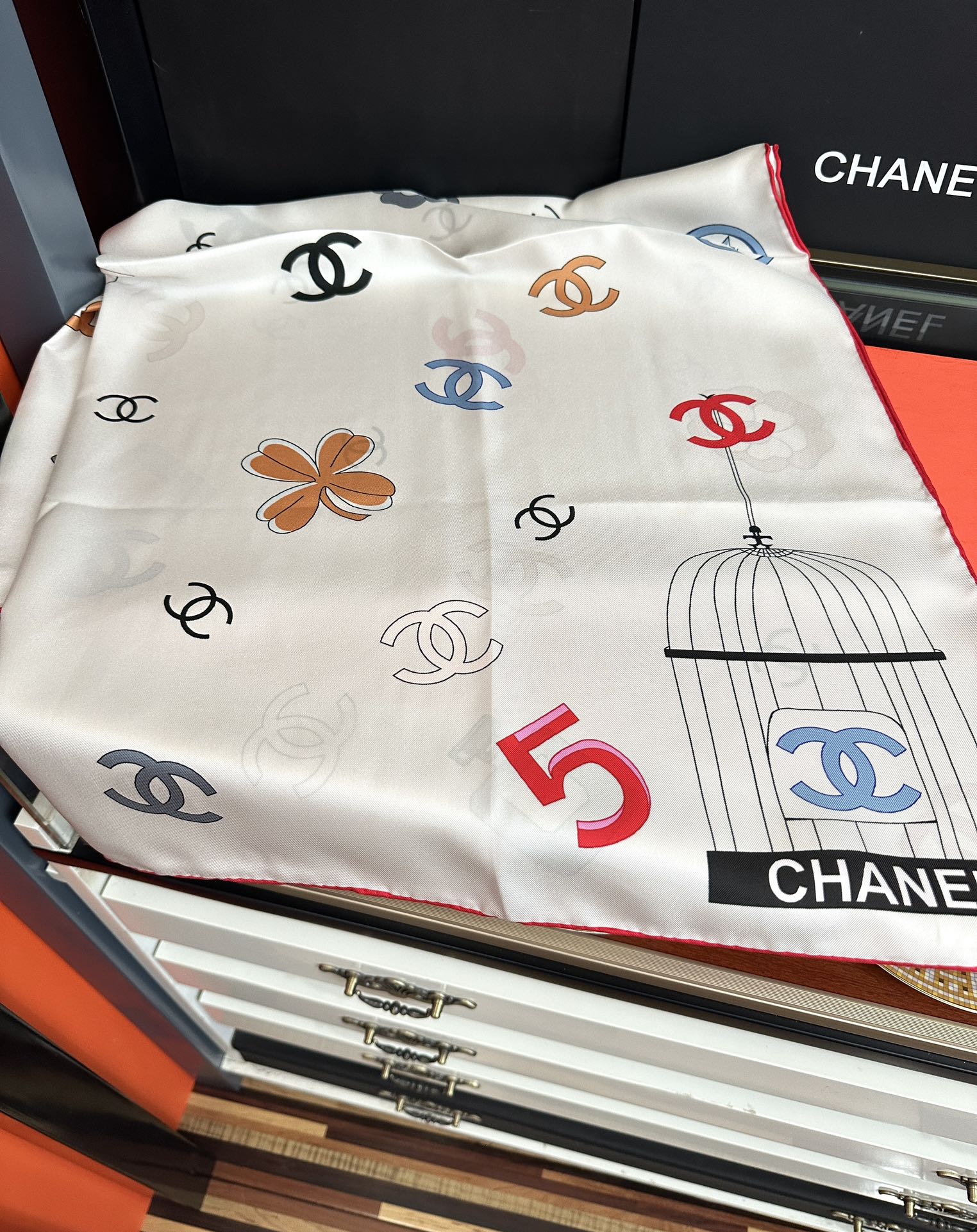 CHANEL 25S SCARF 90 IN SILK 929757
