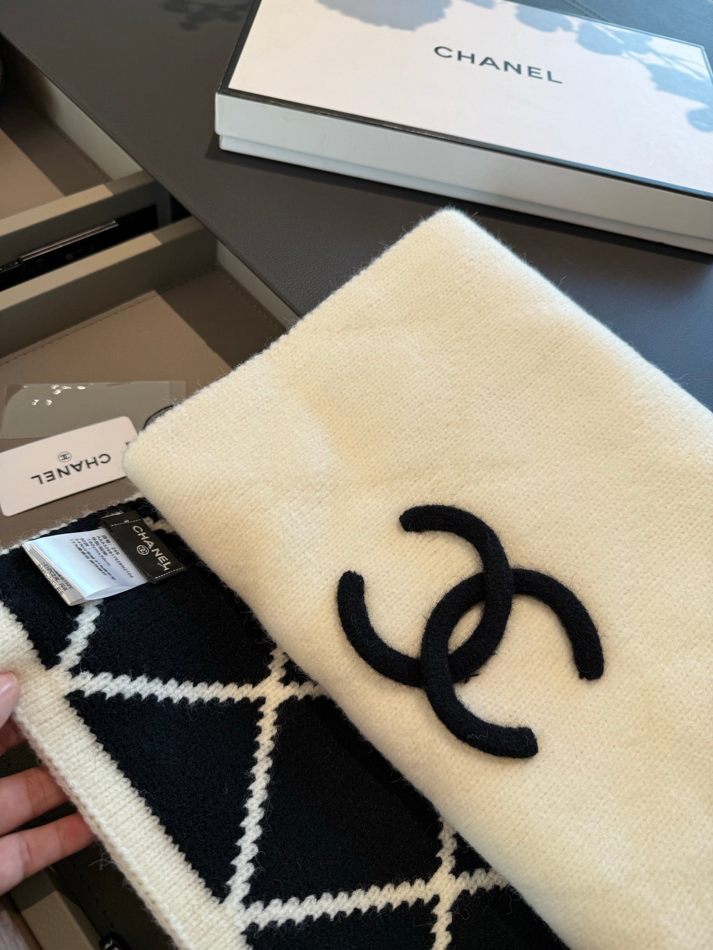 CHANEL 25S SCARF 180 CM IN WOOL CASHMERE 943032