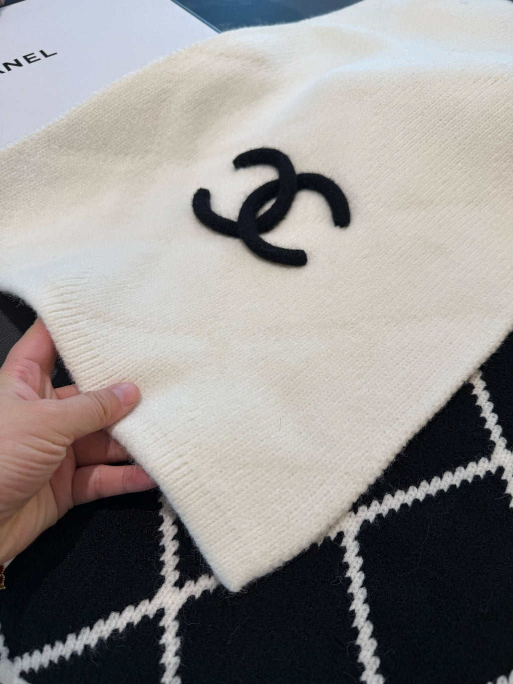 CHANEL 25S SCARF 180 CM IN WOOL CASHMERE 943032
