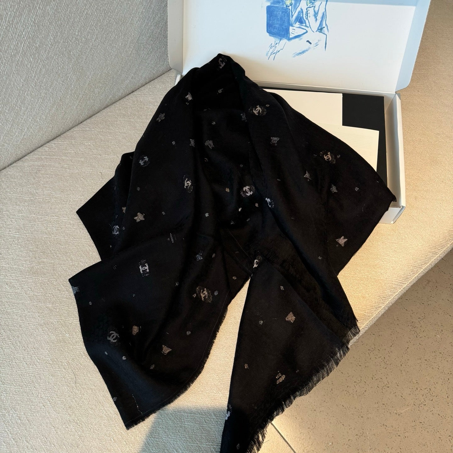 CHANEL 25S SCARF 200 IN CASHMERE 991828