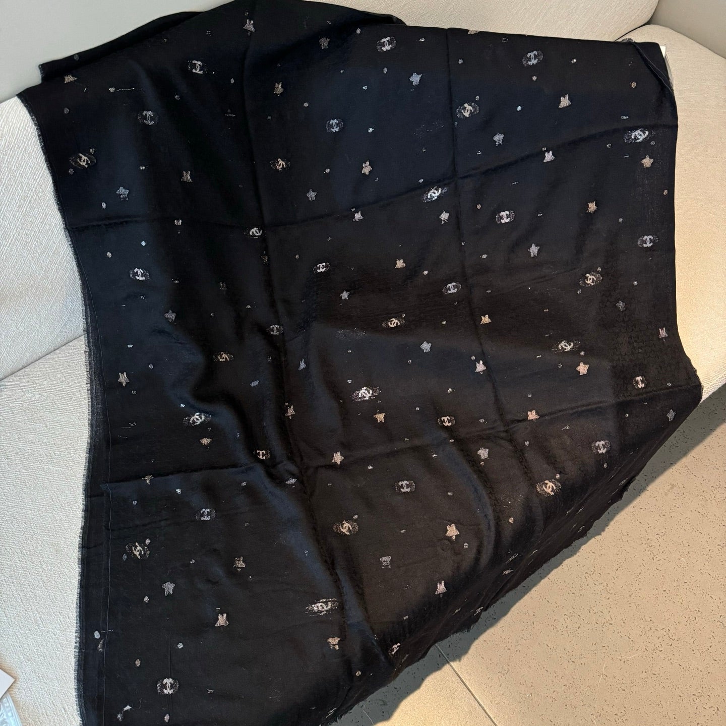 CHANEL 25S SCARF 200 IN CASHMERE 991828