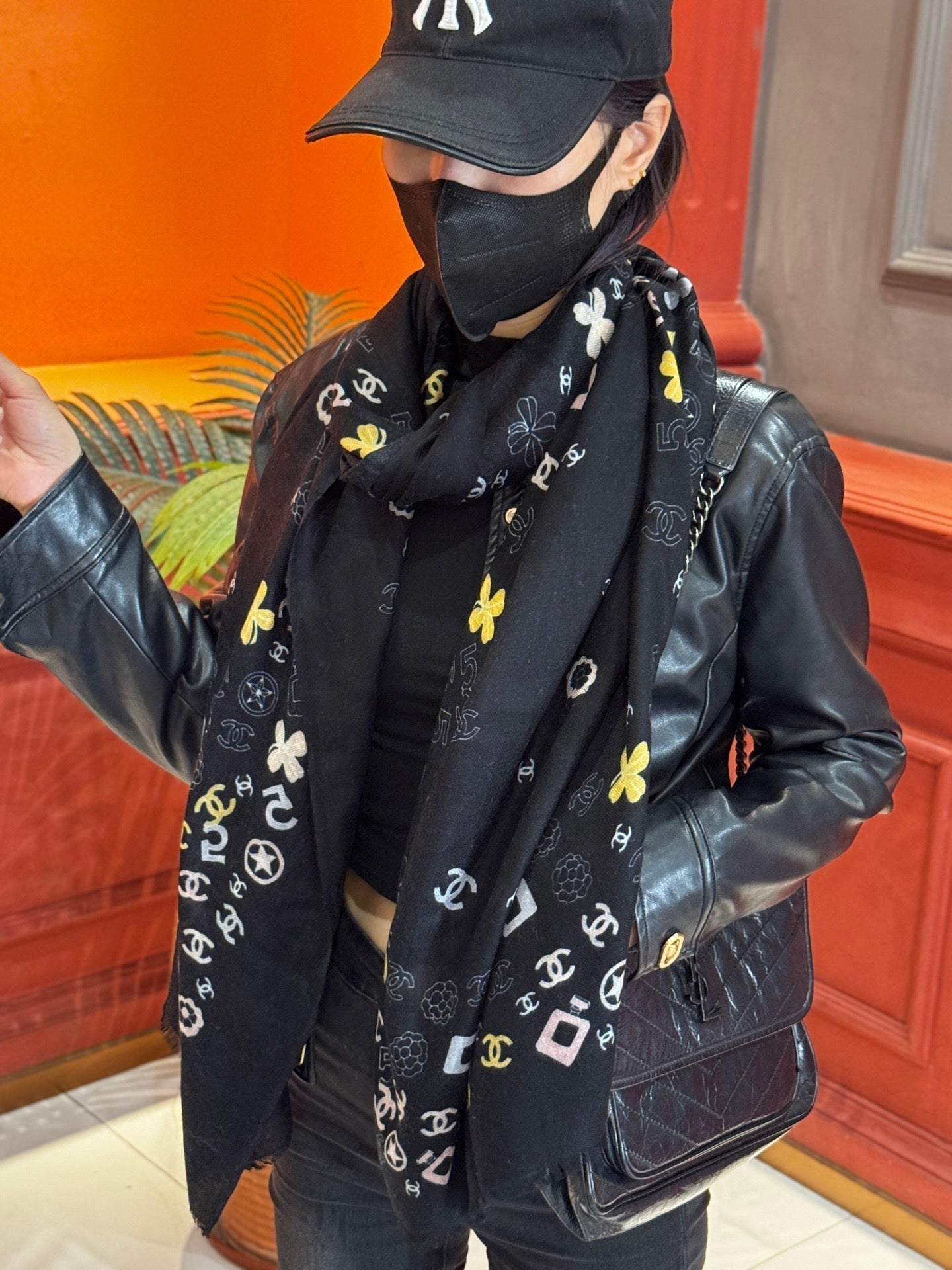 CHANEL 25S SCARF 200 IN CASHMERE 727295