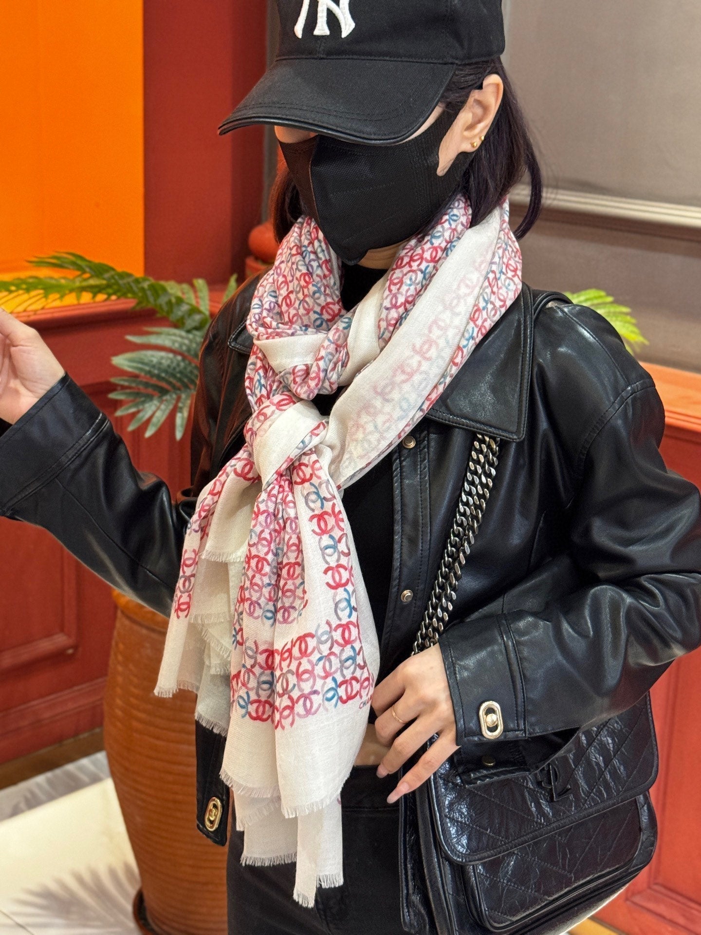 CHANEL 25S SCARF 200 IN CASHMERE 728978