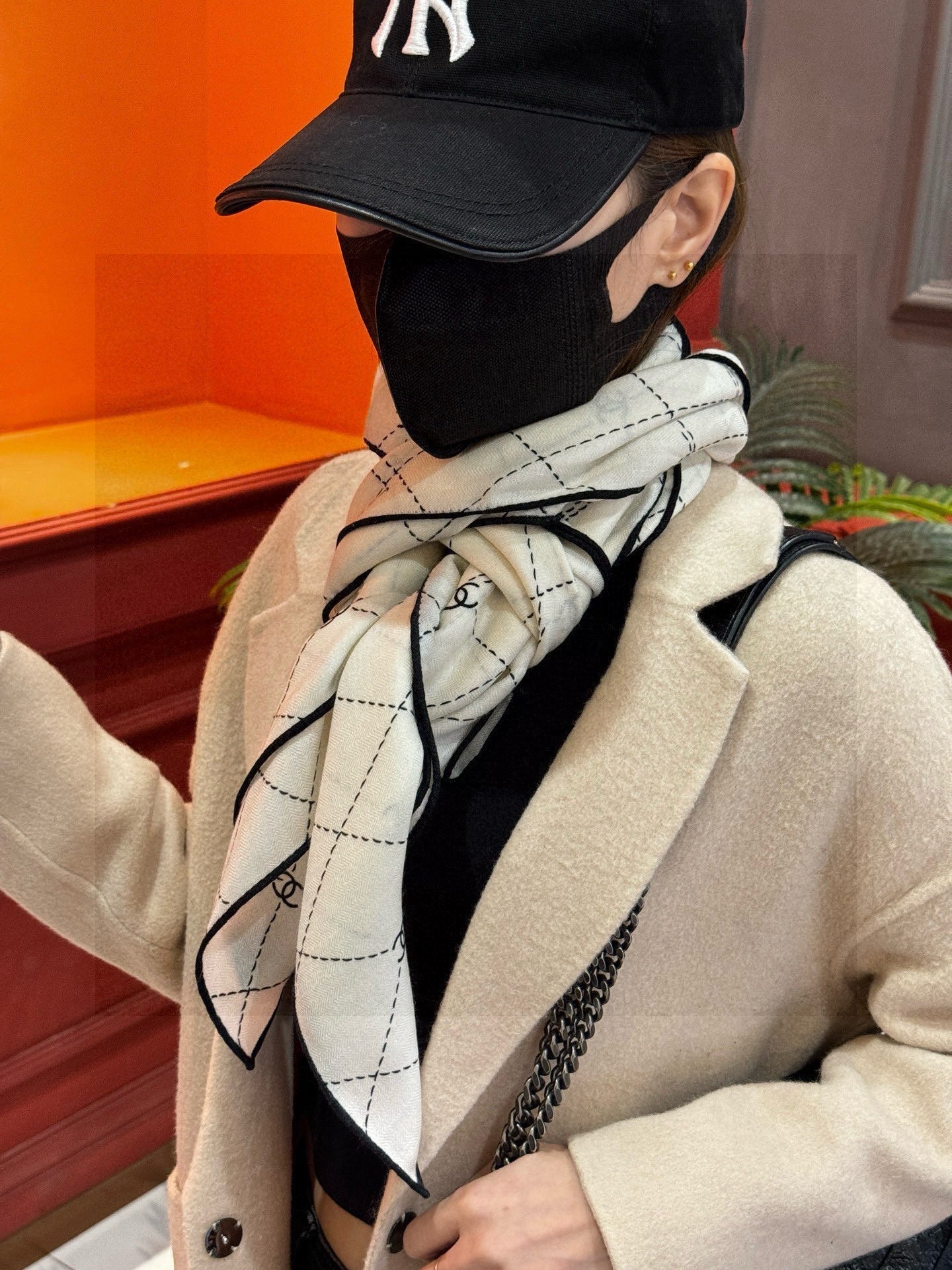 CHANEL 25S SCARF 140 IN SILK 735801