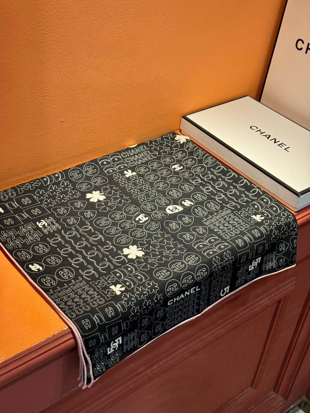 CHANEL 25S SCARF 110 IN CASHMERE SILK 738477