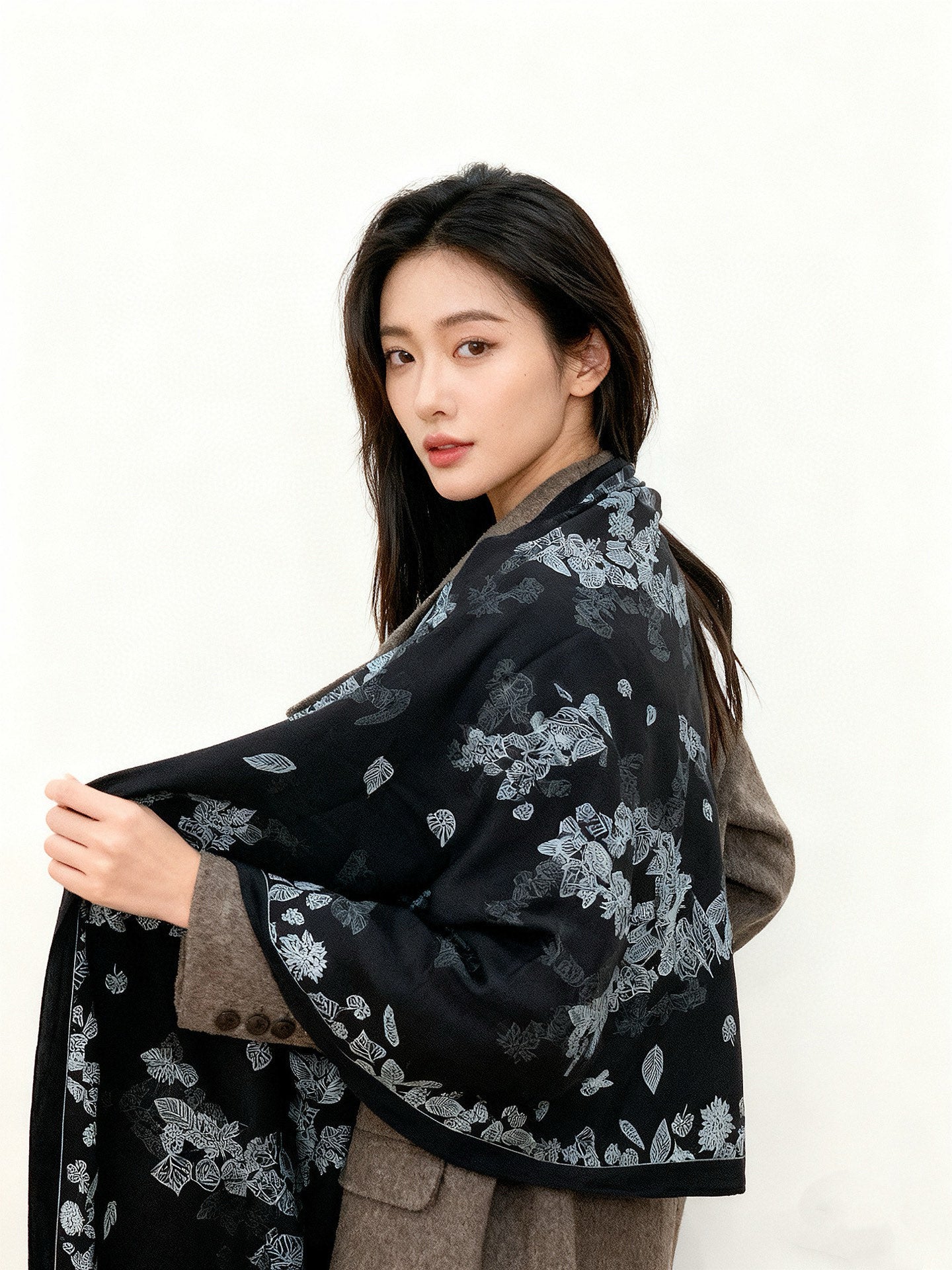 CHANEL 25S SCARF 135 IN CASHMERE 883660