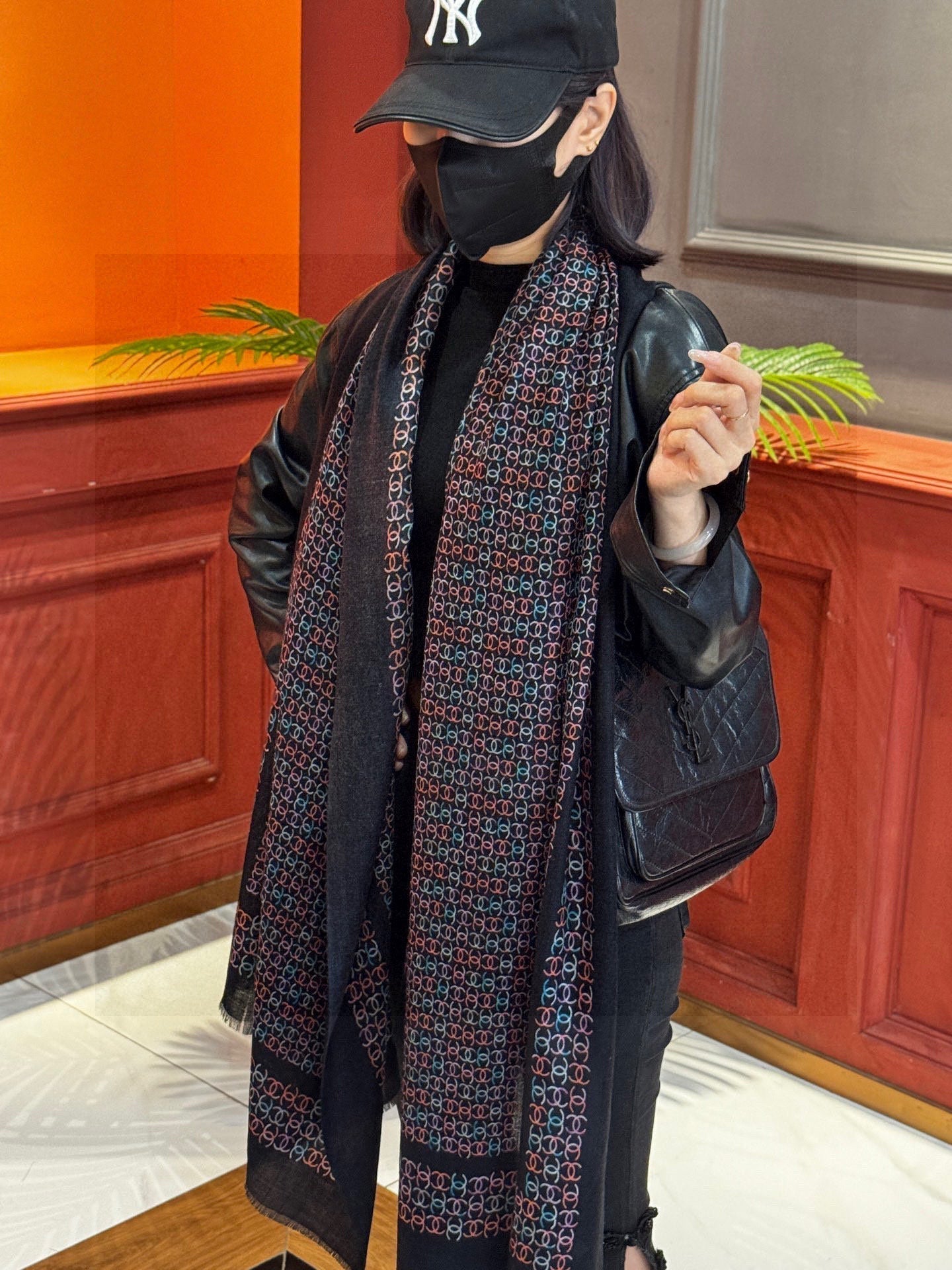 CHANEL 25S SCARF 200 IN CASHMERE 931462