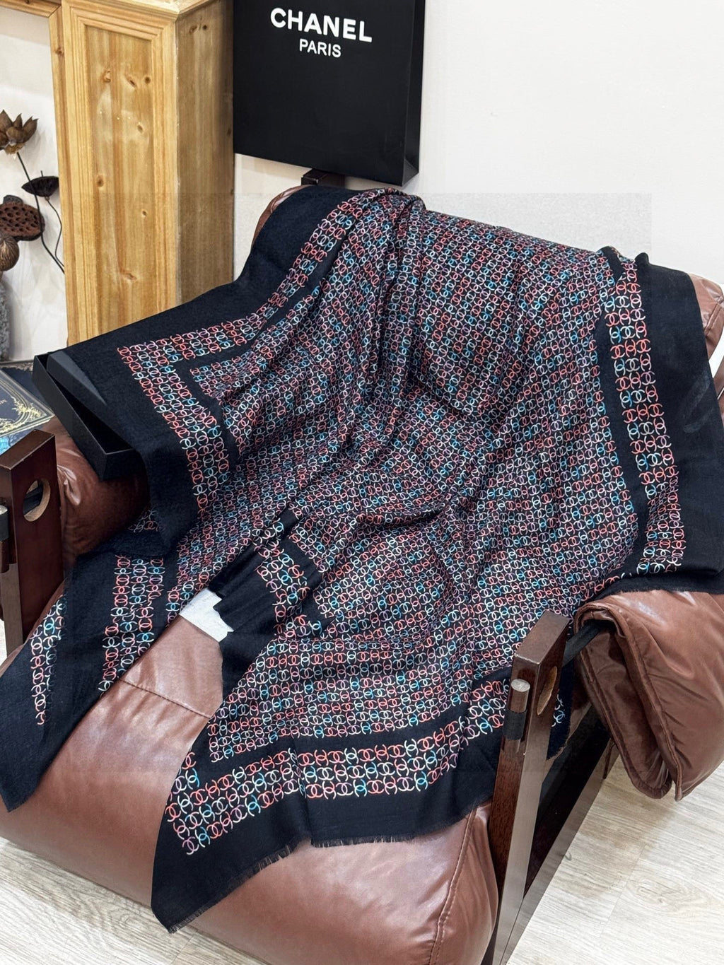CHANEL 25S SCARF 200 IN CASHMERE 931462