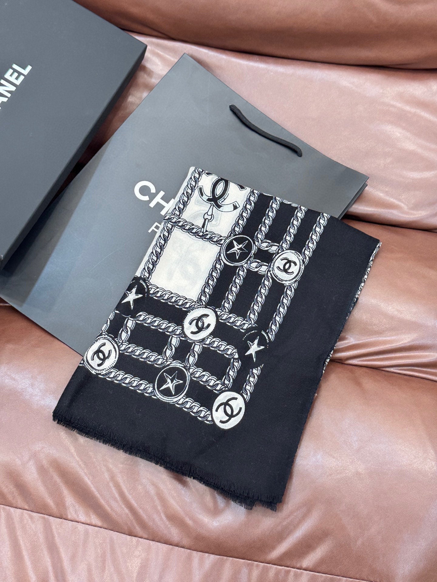 CHANEL 25S SCARF 200 IN CASHMERE 931948