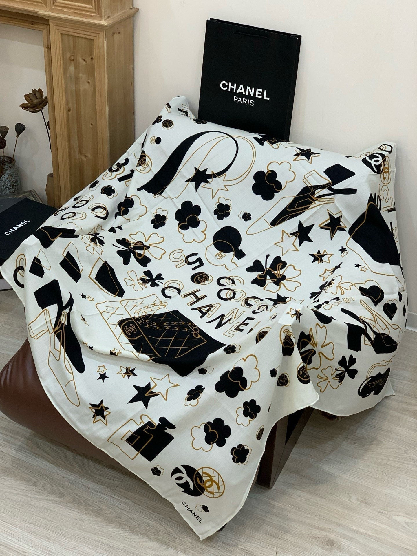 CHANEL 25S SCARF 140 IN SILK AND CASHMERE 932006