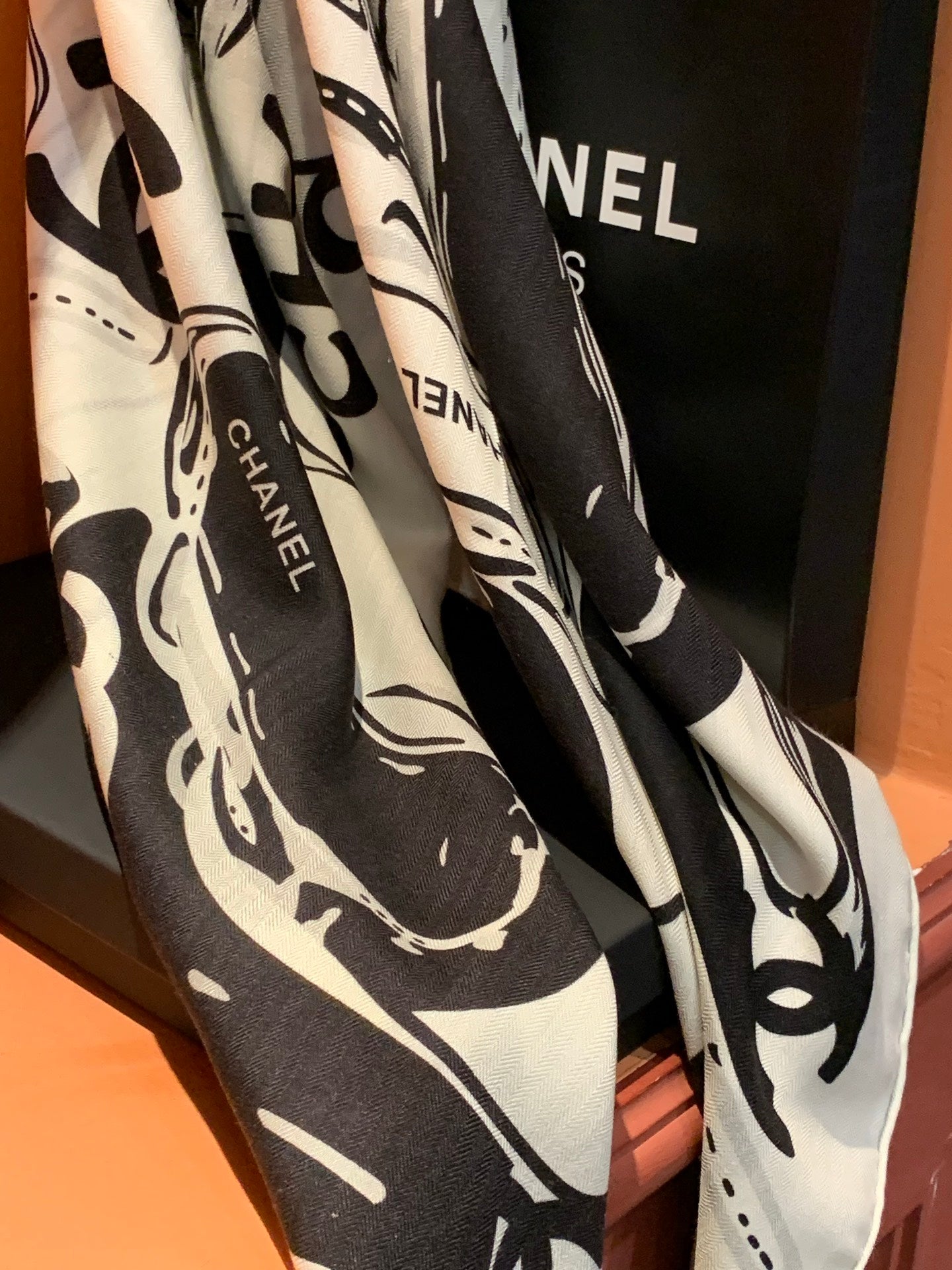 CHANEL 25S SCARF 135 CM IN CASHMERE SILK 941790