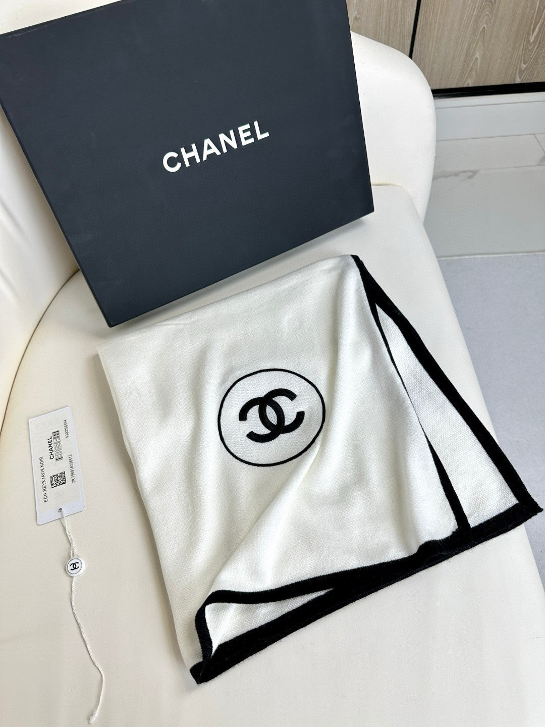 CHANEL LONG SCARF 200 CM IN WHITE CASHMERE AND SILK 396410