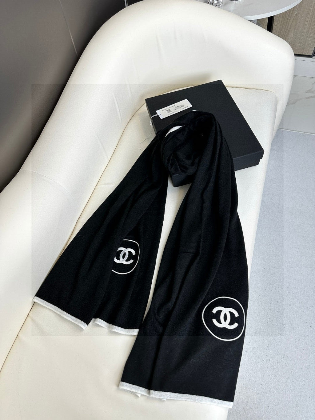 CHANEL LONG SCARF 200 CM IN BLACK CASHMERE AND SILK 396411