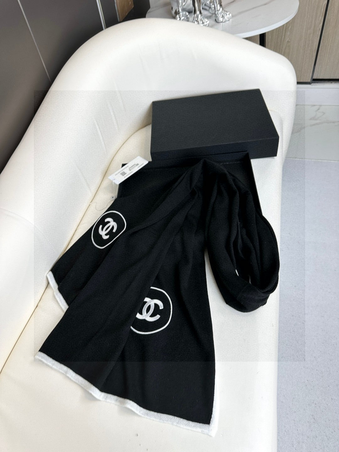 CHANEL LONG SCARF 200 CM IN BLACK CASHMERE AND SILK 396411