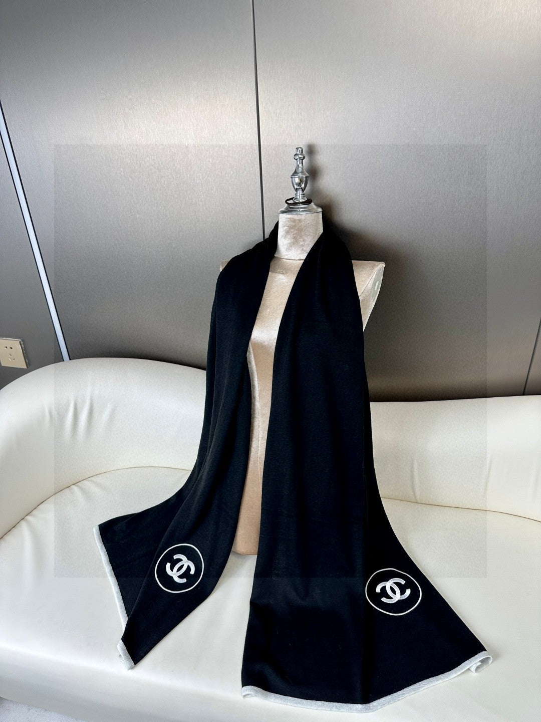 CHANEL LONG SCARF 200 CM IN BLACK CASHMERE AND SILK 396411