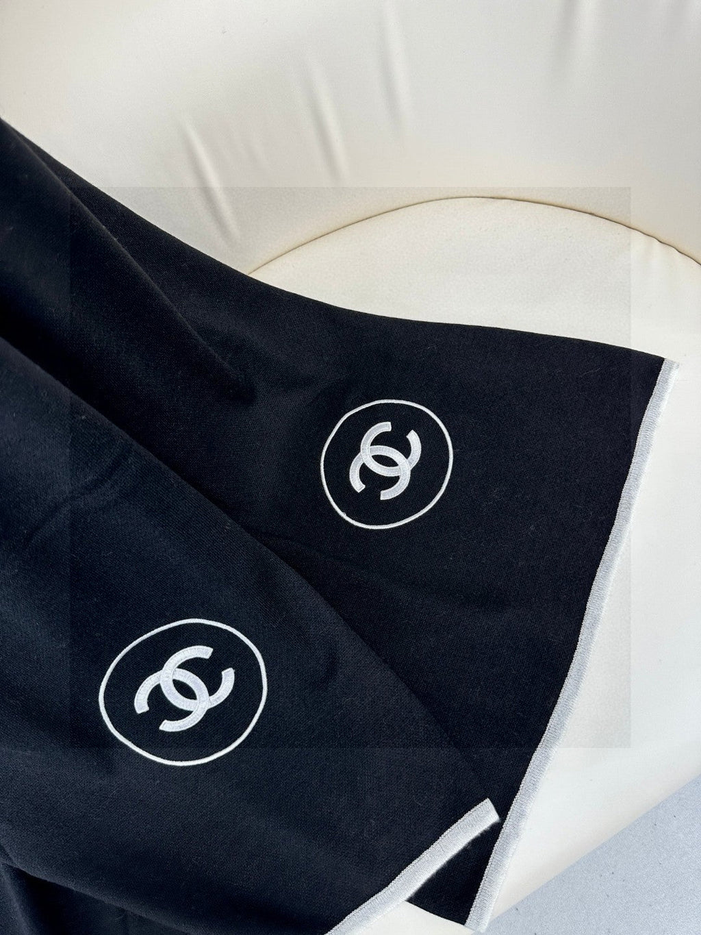 CHANEL LONG SCARF 200 CM IN BLACK CASHMERE AND SILK 396411