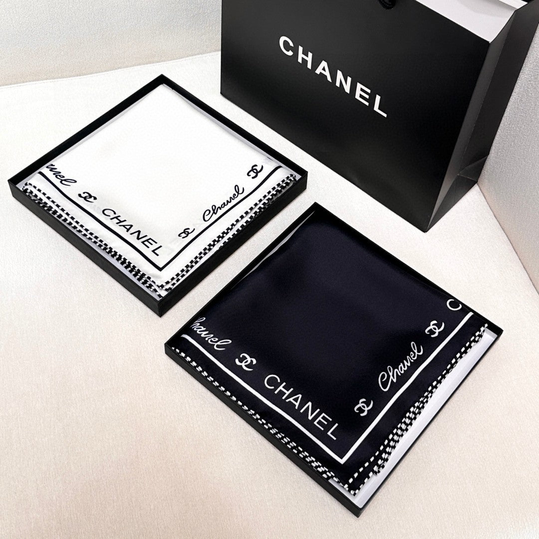 CHANEL 25S SCARF 90 IN SILK 732122