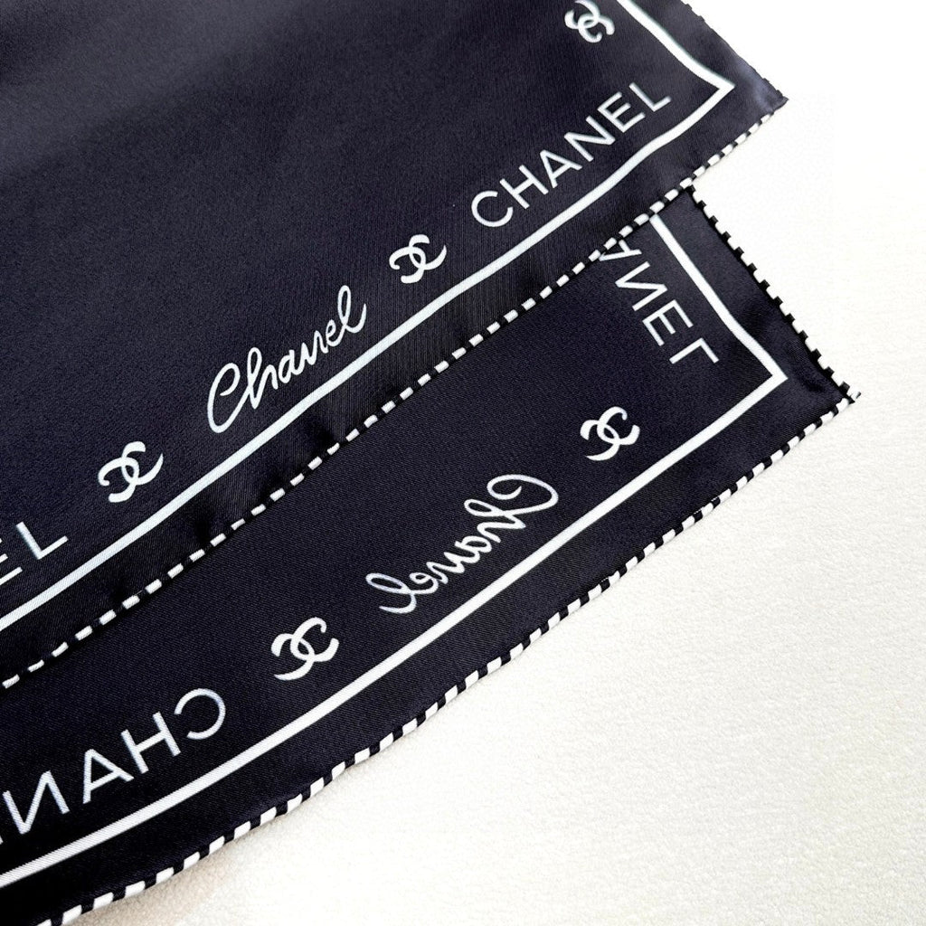 CHANEL 25S SCARF 90 IN SILK 732123