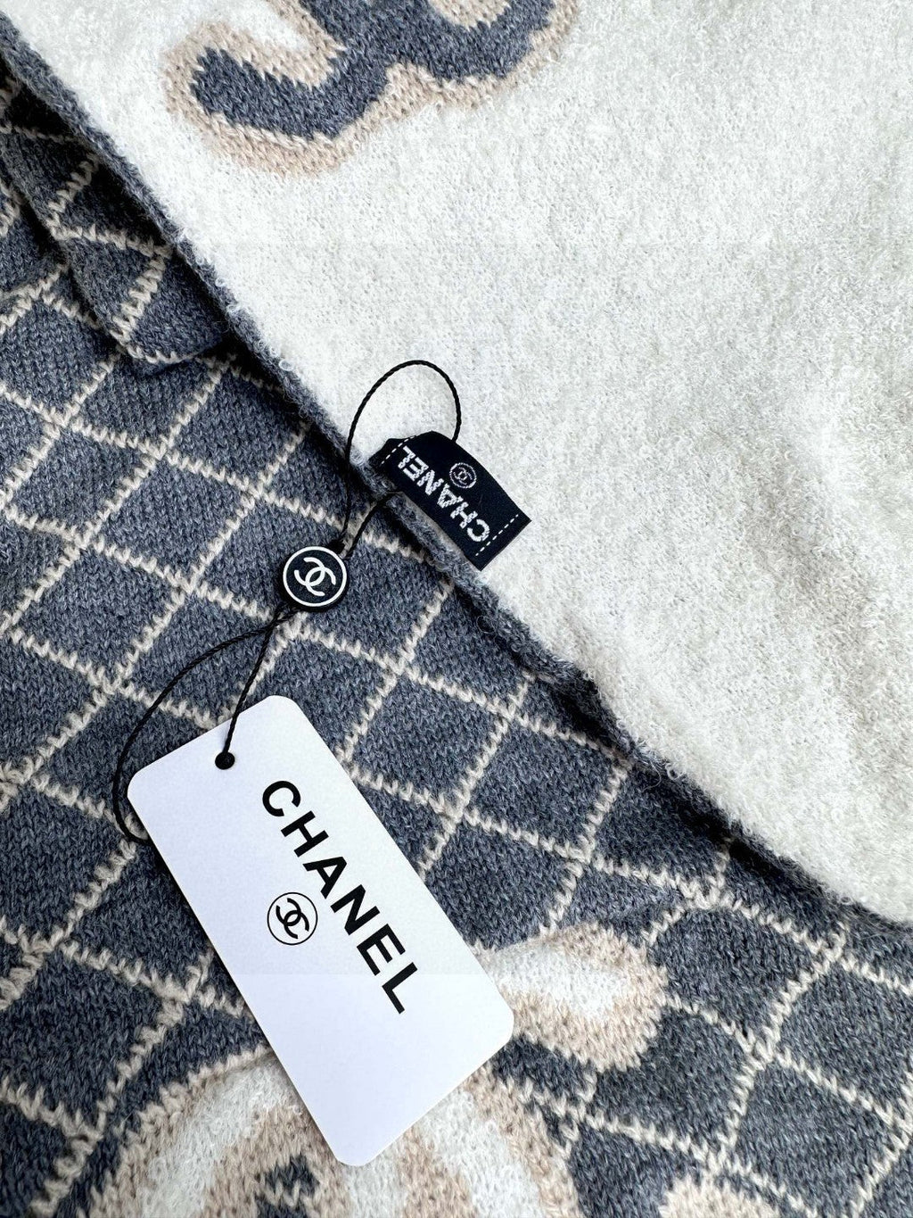 CHANEL 25S SCARF 185 IN CASHMERE 721524
