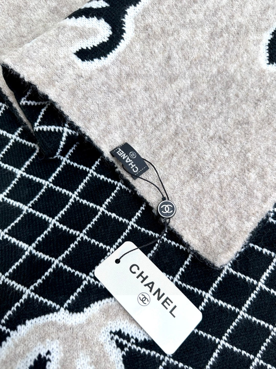 CHANEL 25S SCARF 185 IN CASHMERE 721525