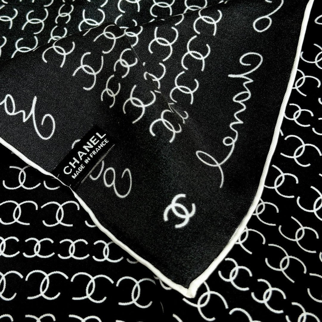CHANEL 25S SCARF 90 IN SILK 732137