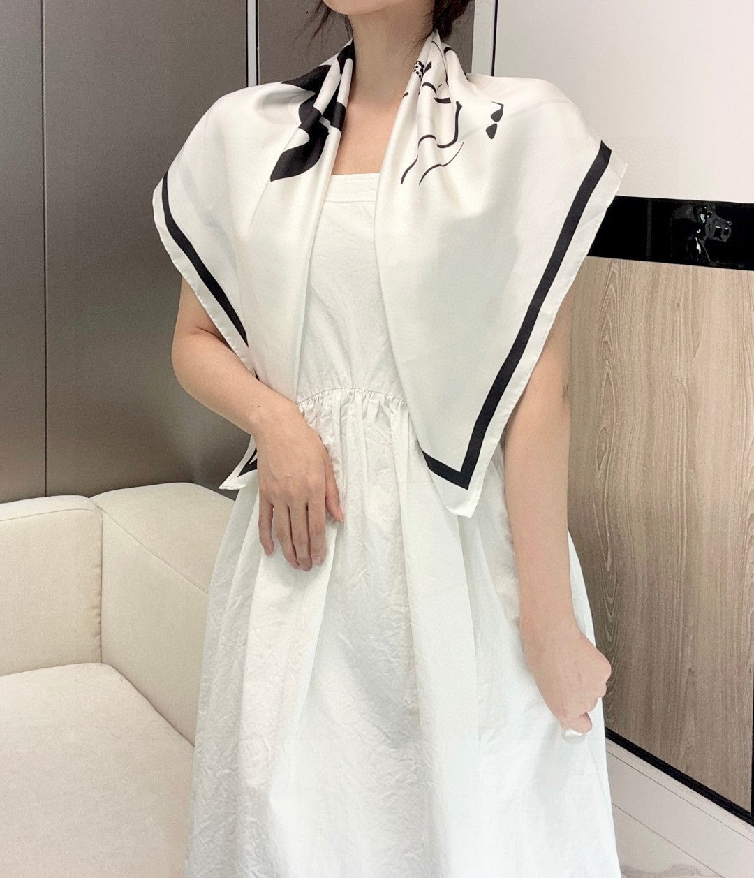 CHANEL 25S SCARF 90 IN SILK 732131