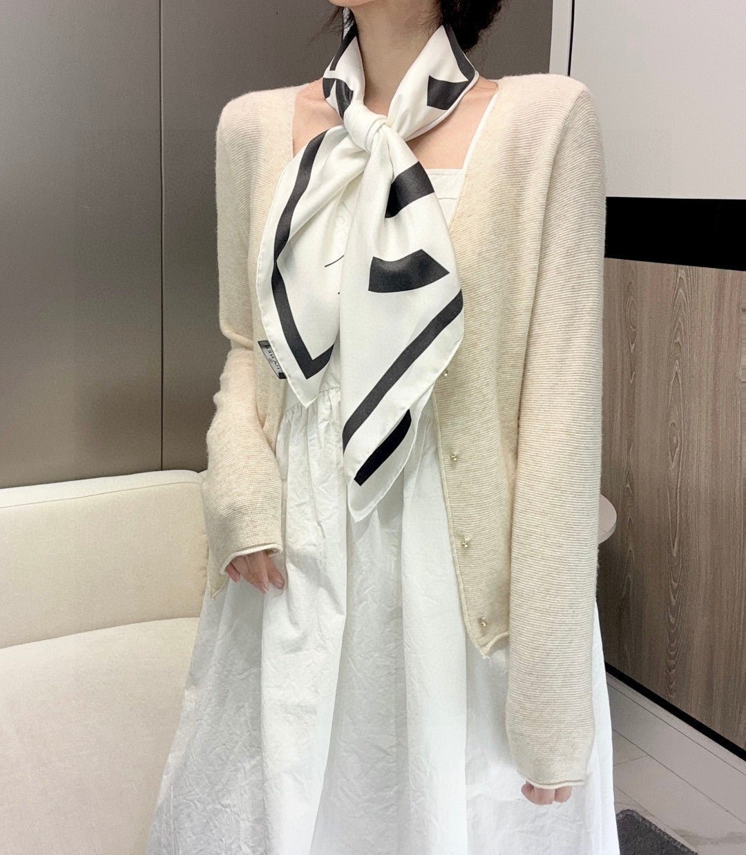 CHANEL 25S SCARF 90 IN SILK 732131
