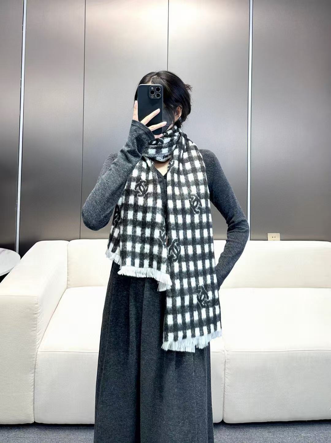 CHANEL 25S SCARF 190 IN CASHMERE 880365
