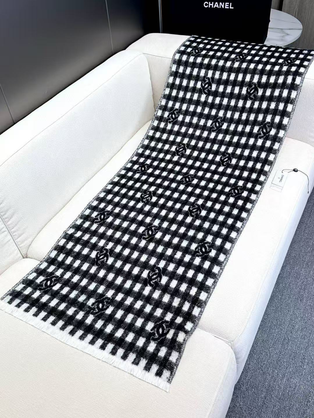CHANEL 25S SCARF 190 IN CASHMERE 880365