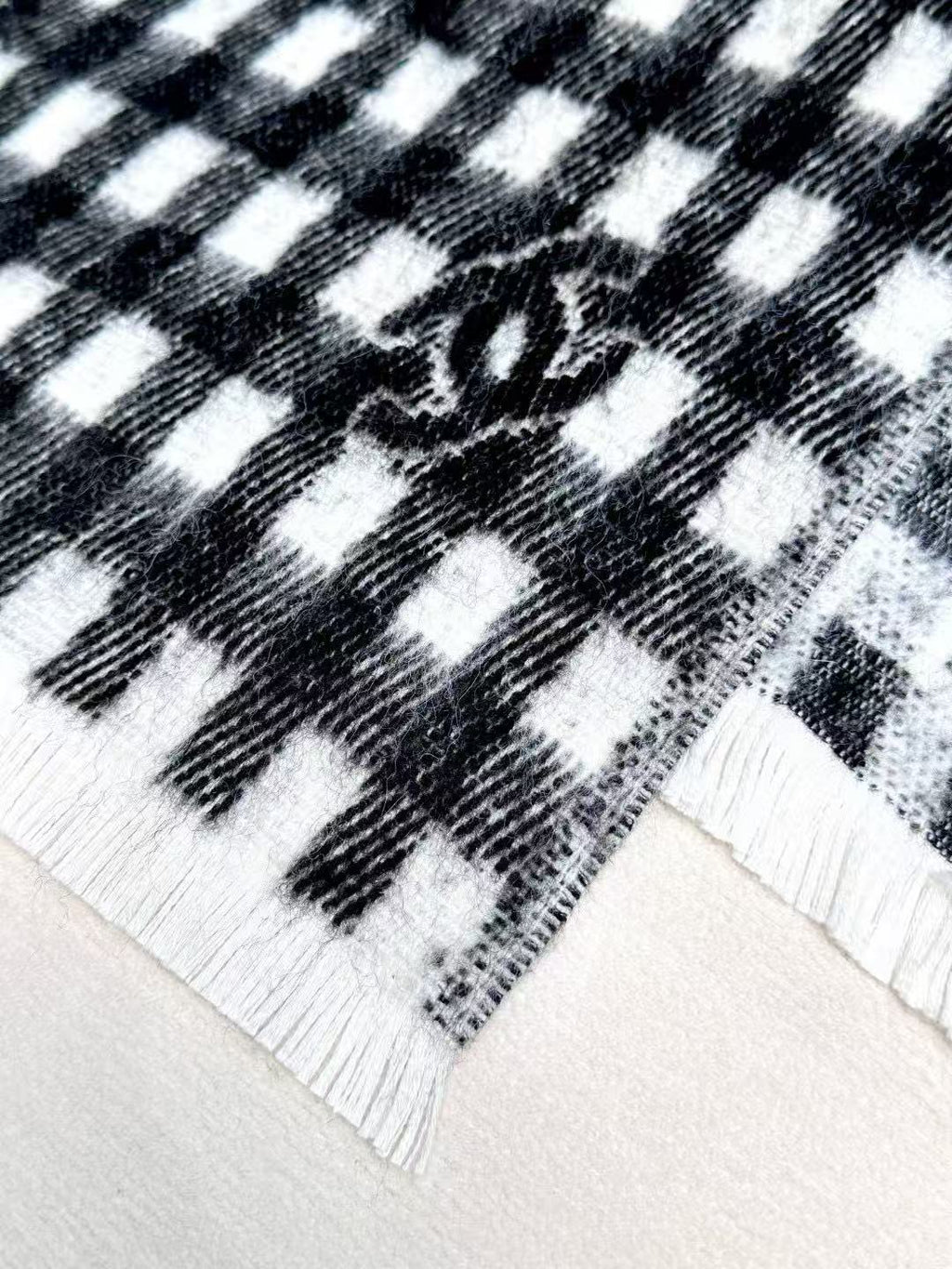 CHANEL 25S SCARF 190 IN CASHMERE 880365