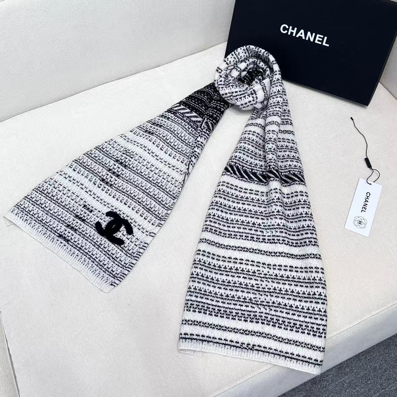 CHANEL 25S SCARF 180 CM IN CASHMERE 943879
