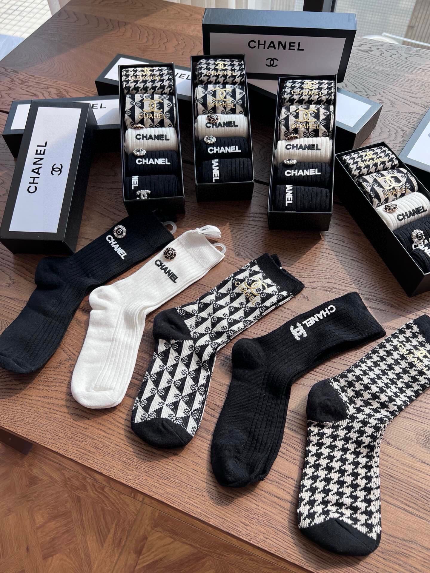 CHANEL CREW SOCKS 416051 ( 1 BOX )