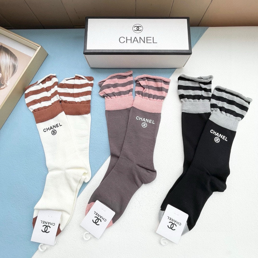 CHANEL CREW SOCKS 418961 (1 BOX )