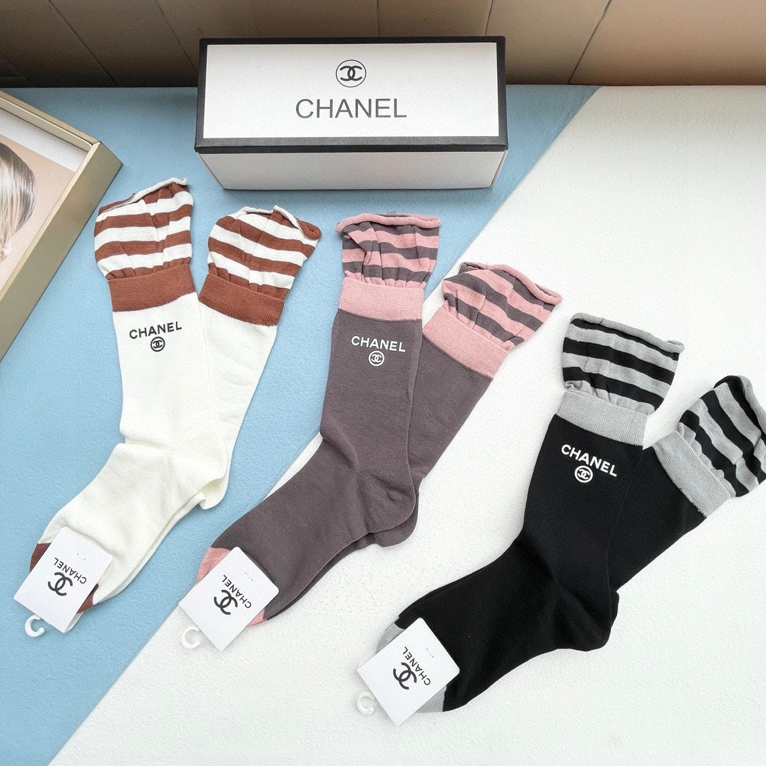CHANEL CREW SOCKS 418961 (1 BOX )