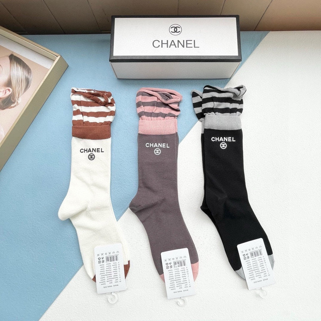 CHANEL CREW SOCKS 418961 (1 BOX )