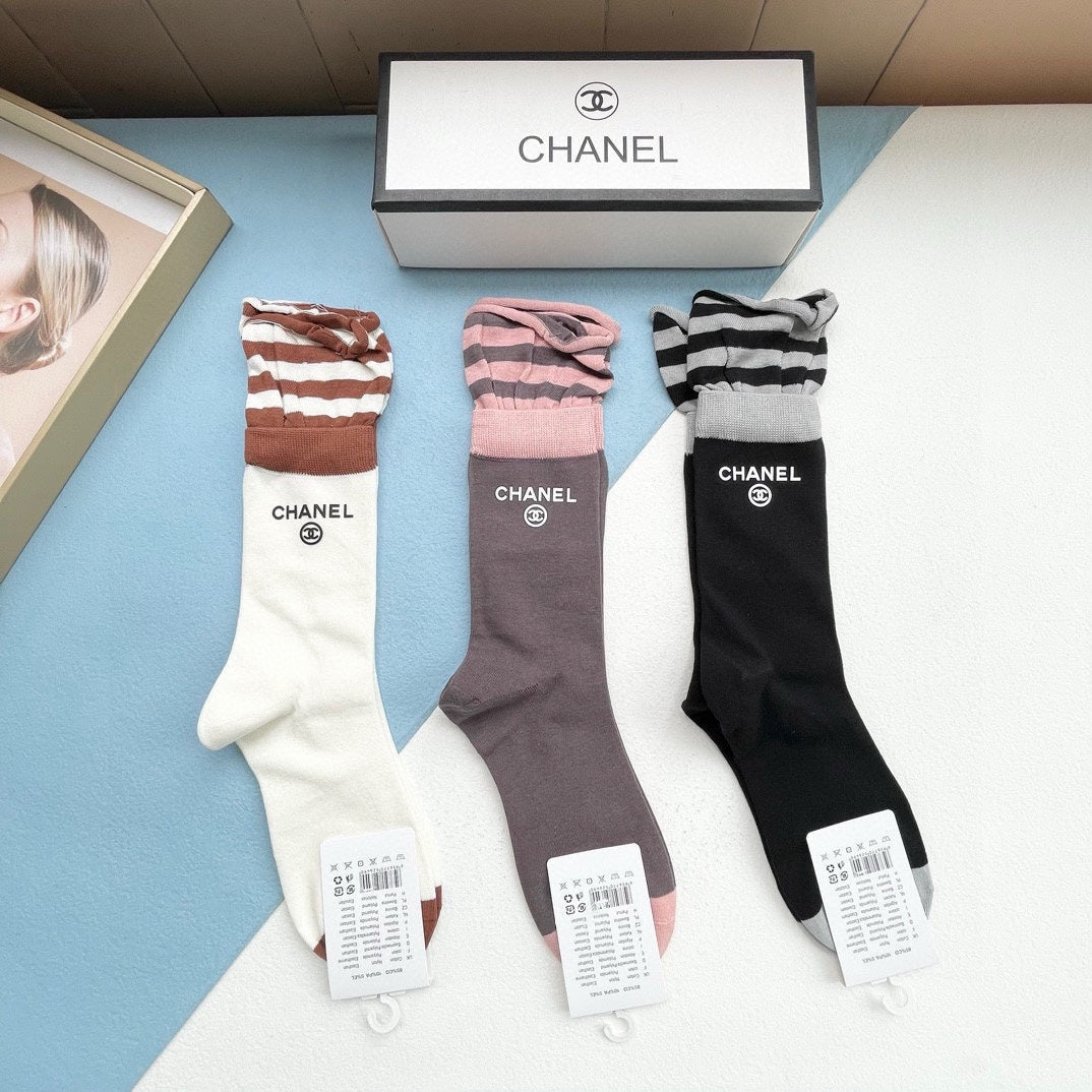 CHANEL CREW SOCKS 418961 (1 BOX )