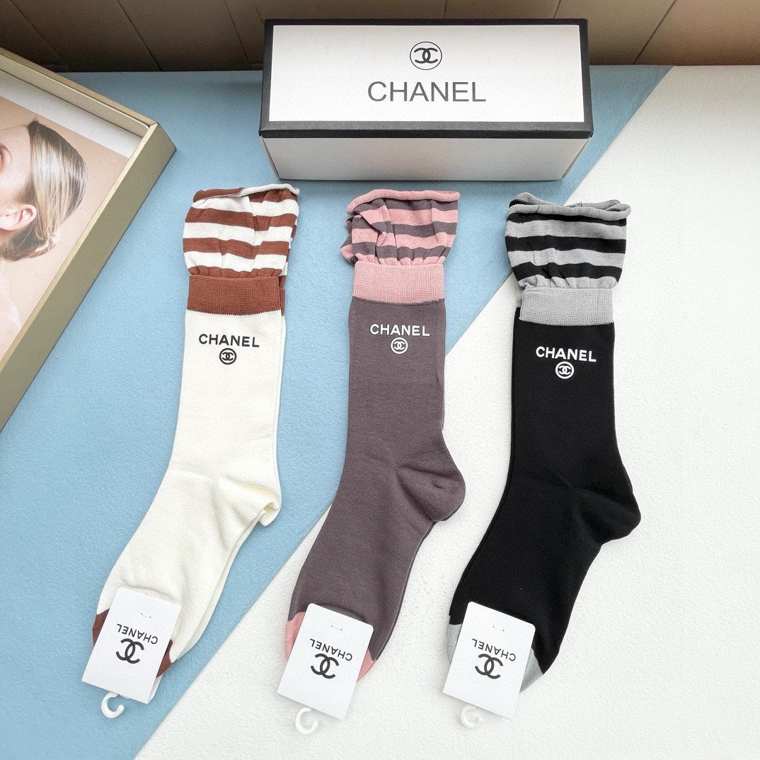 CHANEL CREW SOCKS 418961 (1 BOX )