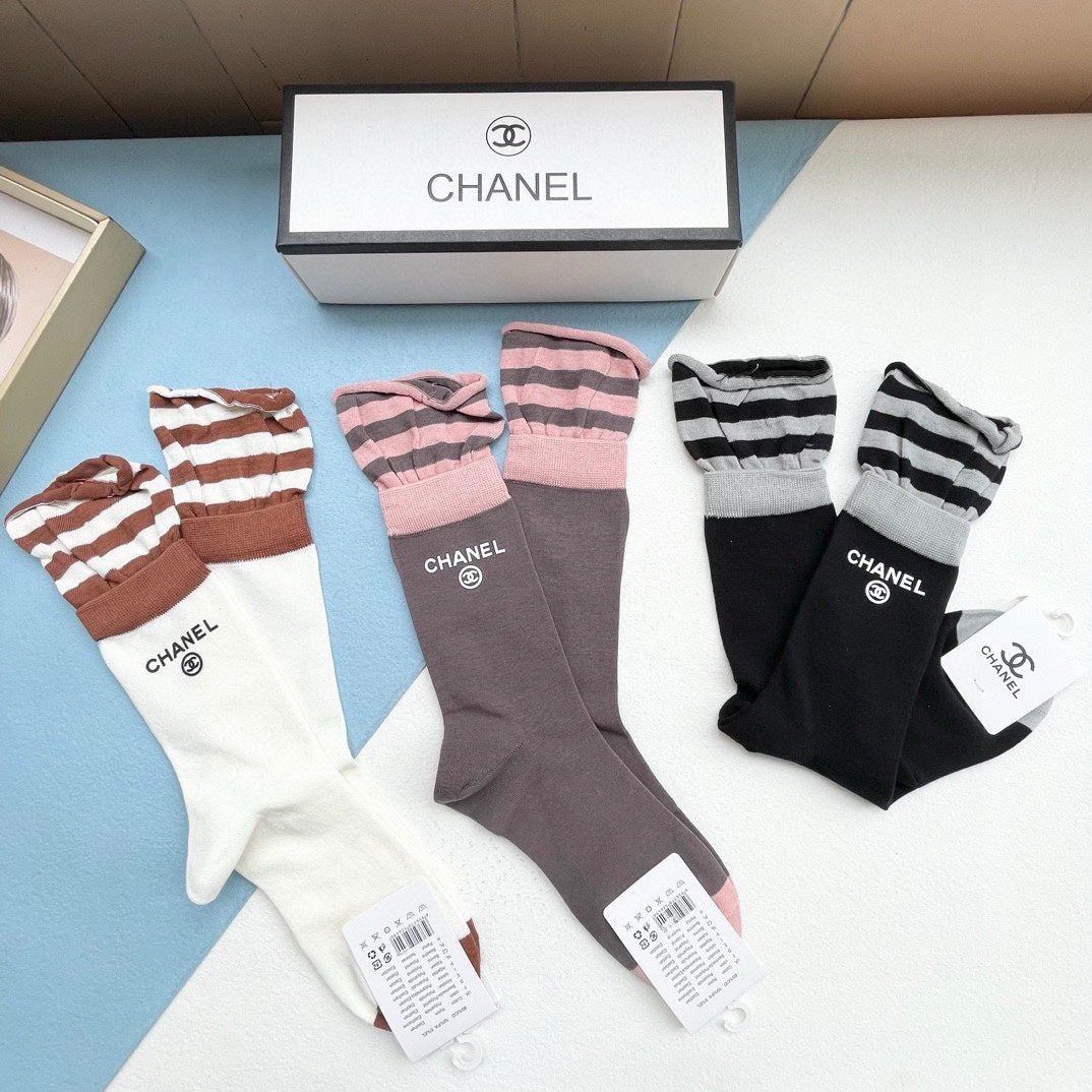 CHANEL CREW SOCKS 418961 (1 BOX )