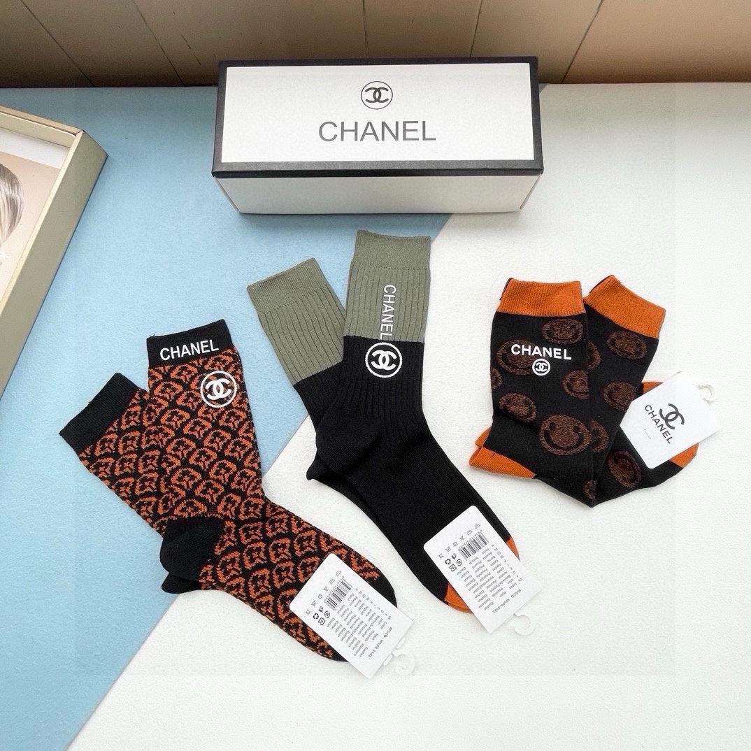 CHANEL CREW SOCKS 423923 (1 BOX)
