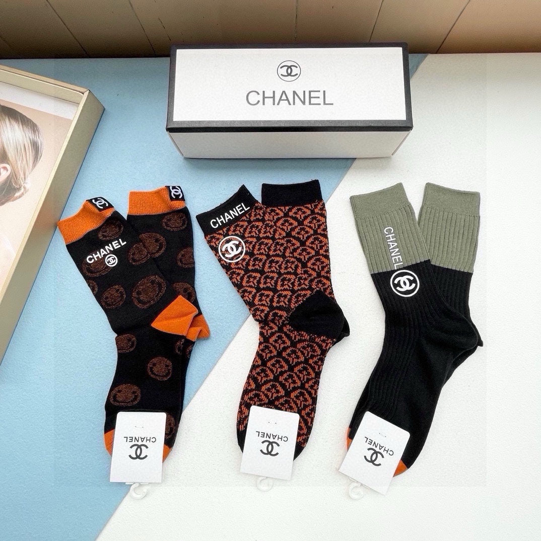 CHANEL CREW SOCKS 423923 (1 BOX)