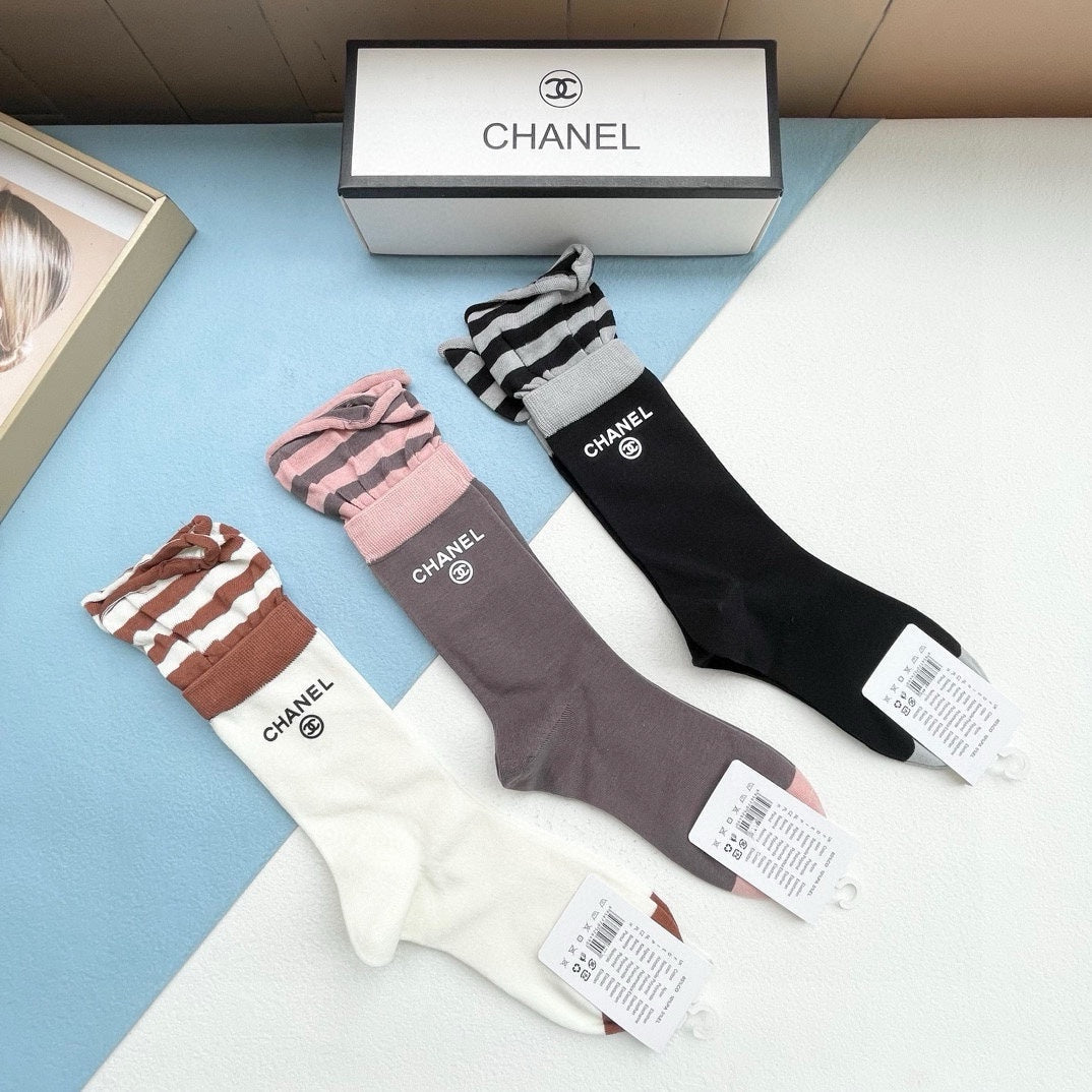 CHANEL CREW SOCKS 425566 ( 1 BOX )