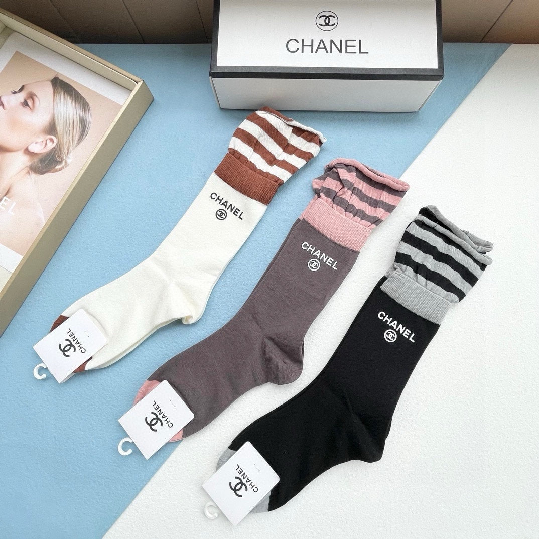 CHANEL CREW SOCKS 425566 ( 1 BOX )