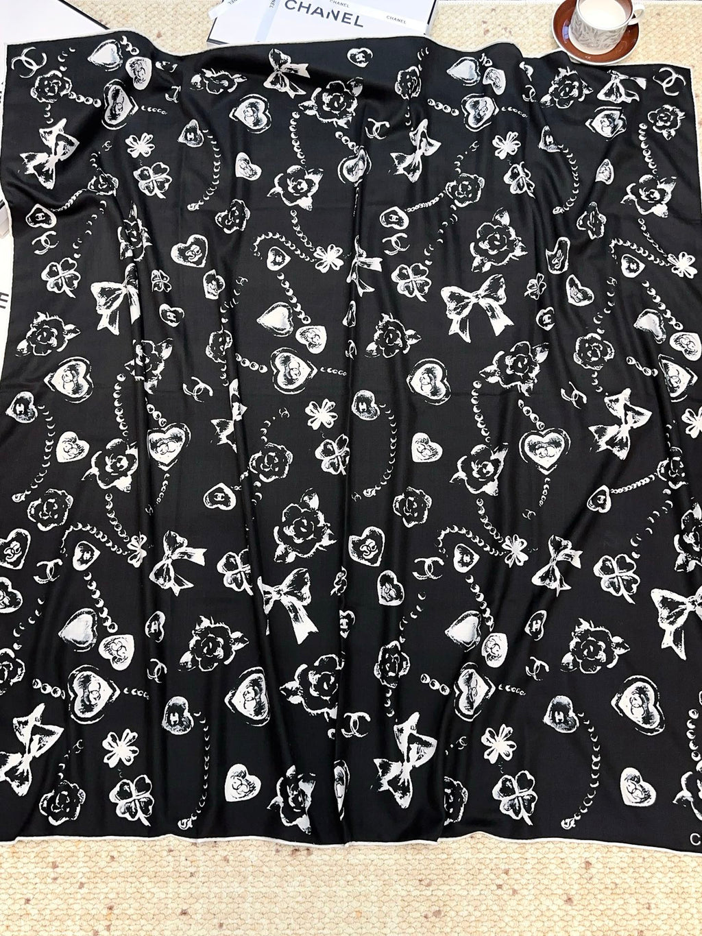CHANEL 25S SCARF 140 CM IN CASHMERE SILK 943924