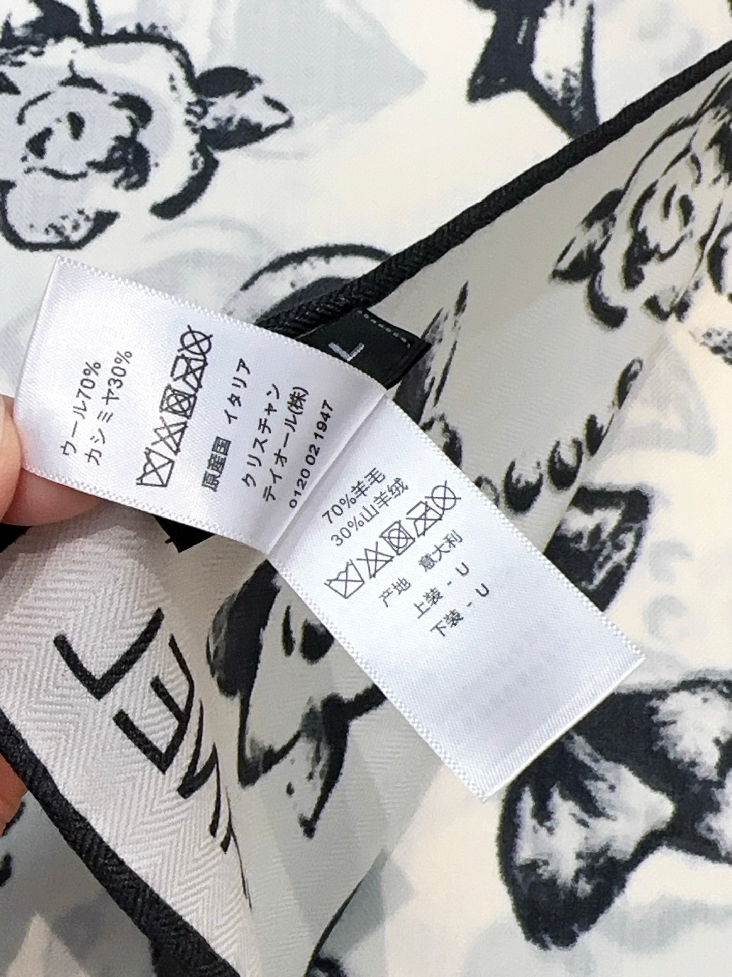 CHANEL 25S SCARF 140 CM IN CASHMERE SILK 943923