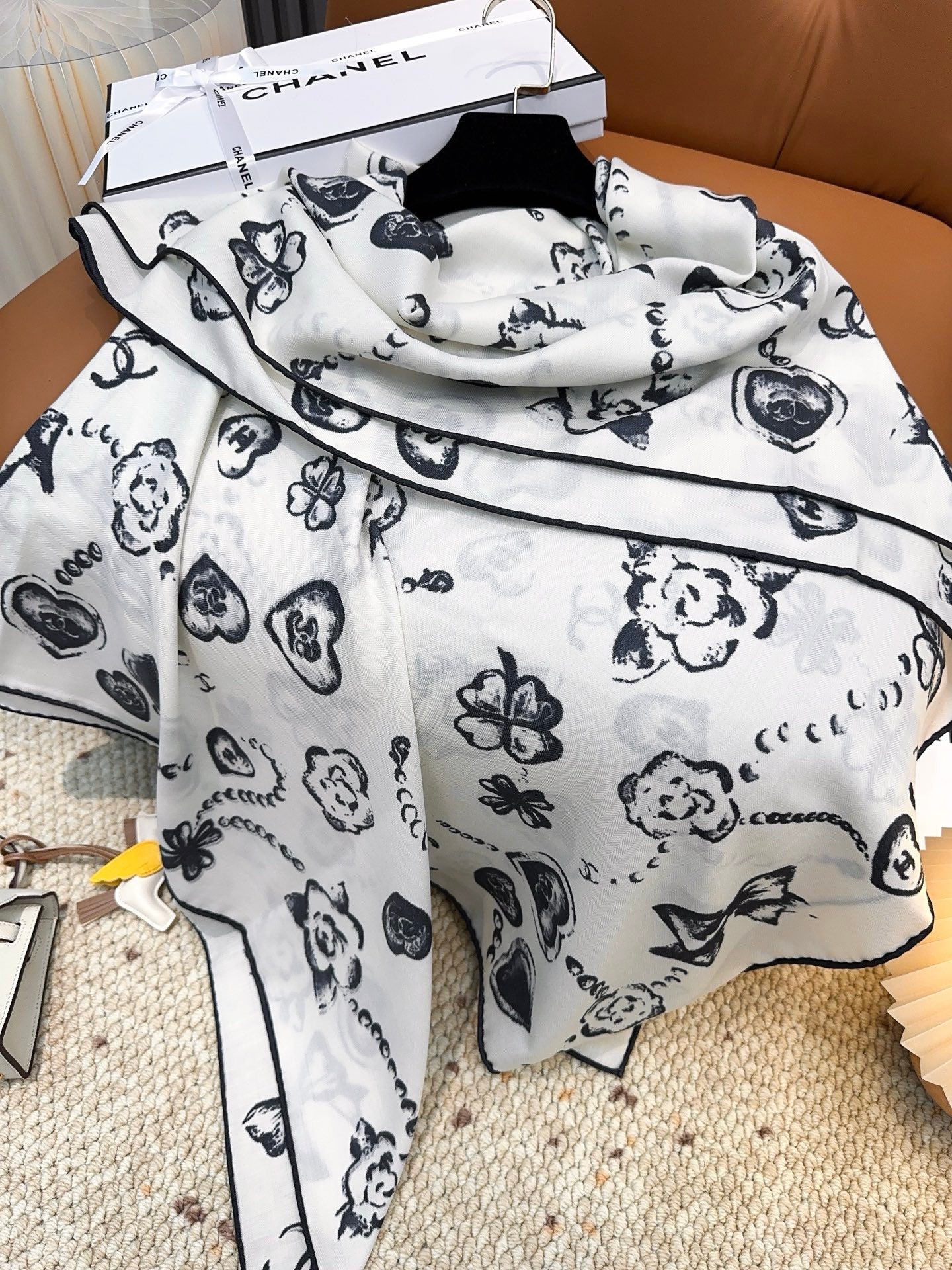 CHANEL 25S SCARF 140 CM IN CASHMERE SILK 943923