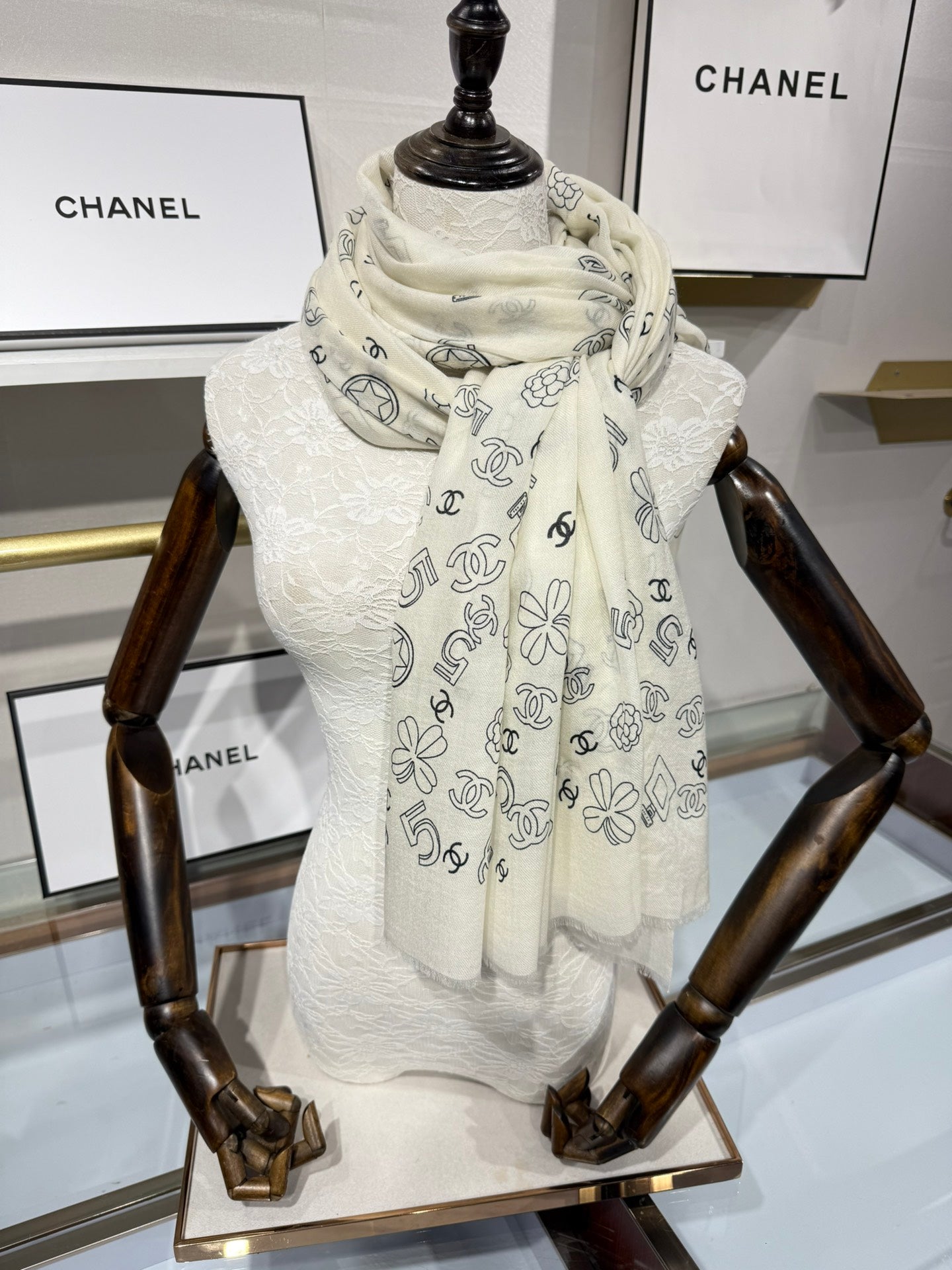 CHANEL 25S SCARF 200 IN CASHMERE 706596